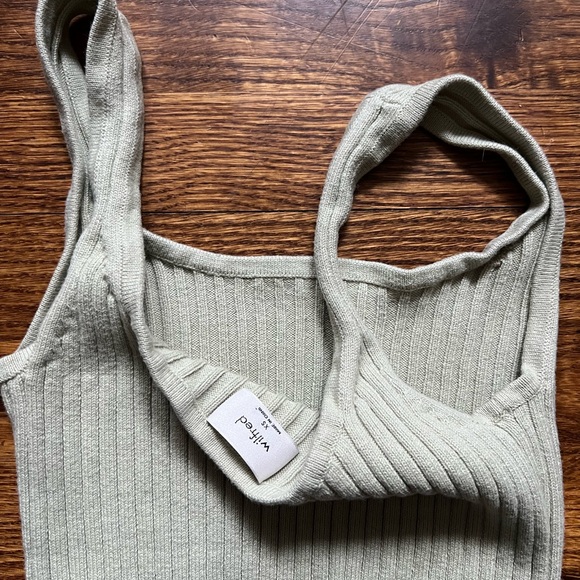 Aritzia Ribbed Knit Crop Top - Picture 5 of 6
